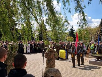 На Житомирщині попрощалися з 22-річним військовим, який загинув на Донбасі. ФОТО