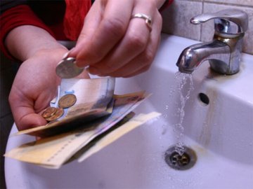 Лучан просять вносити авансові платежі за воду, допомагаючи з онлайн-оплатою пенсіонерам