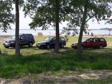 Автохами «окупували» пляжі озера Світязь. ФОТО