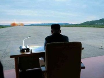 Фото запуску ракети КНДР