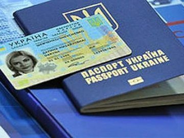 Українців попереджають про шахраїв, які «оформляють» біометричні паспорти