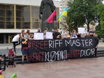 «200 днів брехні»: у Луцьку активісти вийшли на майдан. ФОТО