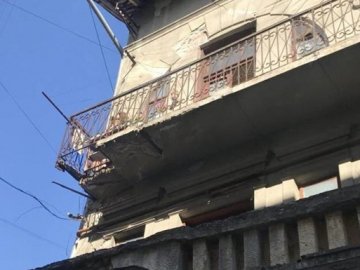 В Івано-Франківську обвалився балкон: потерпіла жінка померла у лікарні