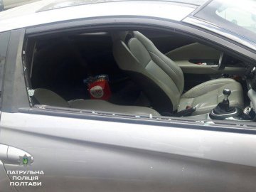 У Полтаві чоловік побив чужу автівку, щоб врятувати дитину