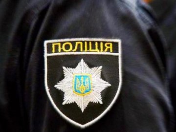 На Київщині чоловік палицею побив поліцейських