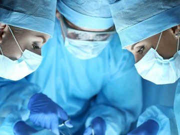Волинські хірурги видалили надзвичайно великі пухлини. ФОТО 18+