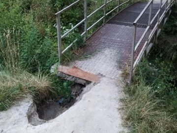 У Луцьку просять відремонтувати аварійний міст. ФОТО