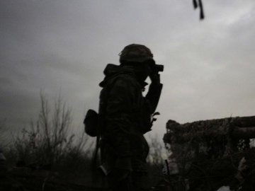 На Донбасі двоє українських бійців підірвалися на мінному полі