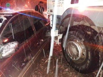 Аварія в Луцьку: вантажівка в'їхала в легковик. ФОТО