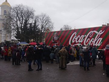 Новорічна вантажівка «Coca-Cola» – у Луцьку. ФОТО