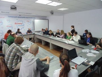 У Луцьку дискутували про «гідність» Волині та «безвихідь» Донбасу. ФОТО