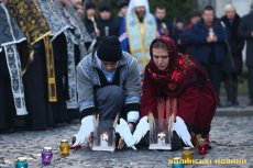 Луцьк пам'ятає: понад півтисячі небайдужих помолилися за жертв Голодомору. ФОТО