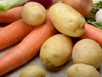 Дієтолог розповіла, кому не можна їсти картоплю та моркву