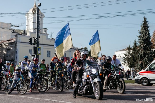 Святкування Дня міста у Луцьку розпочали з велопробігу у вишиванках. ФОТО