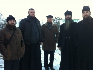 Волинські духівники зібрали майже 30 тисяч гривень українським бійцям