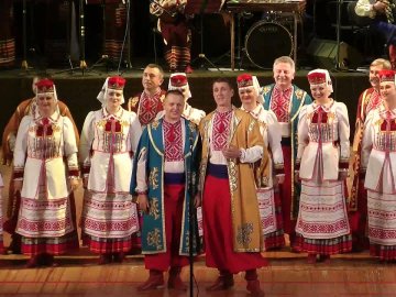 Пісні і танці з нового творчого ужинку: Волинський народний хор запрошує на концерти 