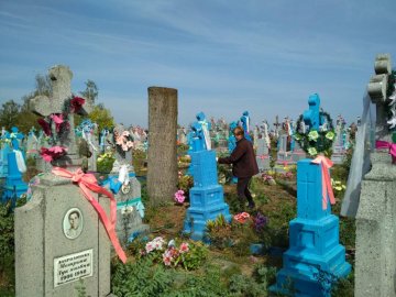 У Шацьку заборонили резервувати місця на кладовищі