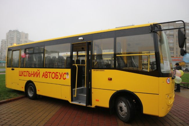 Волинській громаді передали третій шкільний автобус