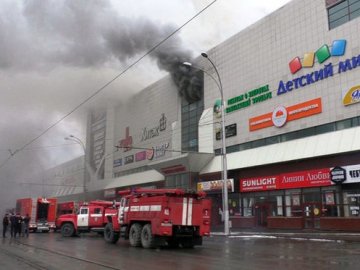 Кількість жертв жахливої пожежі у російському торговому центрі зросла