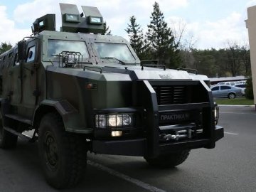 Прикордонники провели «тест-драйв» нового броньованого  автомобіля «Козак-2». ФОТО