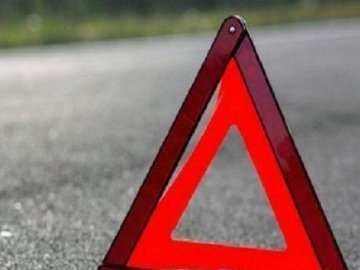 Жахлива аварія у Херсоні: авто вбило жінку просто на зупинці