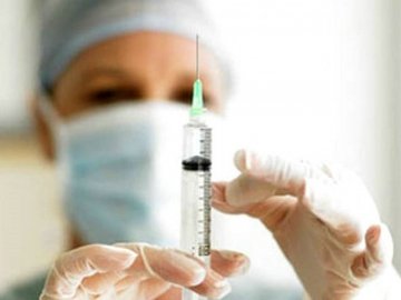 Від сьогодні в Україні використовуватимуть нову вакцину від поліомієліту