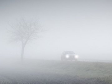 Туман і ожеледиця: волинських водіїв  попереджають про небезпеку на дорогах