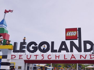 Наймолодші клієнти ПриватБанку мають шанс відвідати Legoland*