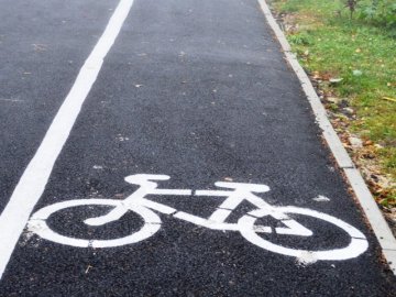Просять зробити велодоріжки на луцькій вулиці