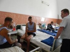 Волинські посадовці «проінспектували» госпіталь, де лікуються солдати. ФОТО
