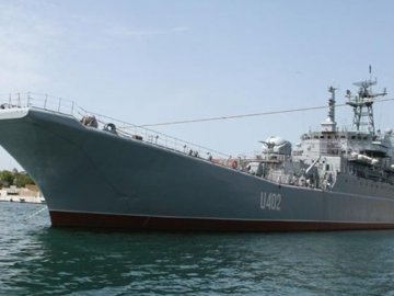 У Криму кораблі, вірні Україні, чекають штурму