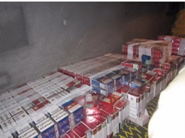 Через «Ягодин» намагались перевезти контрабандні цигарки на 8 тисяч гривень. ФОТО