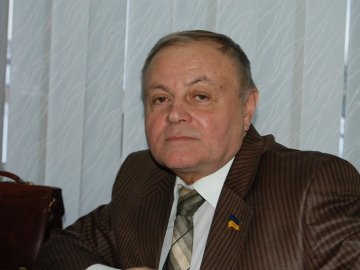 Депутат Луцькради показав колезі язика 