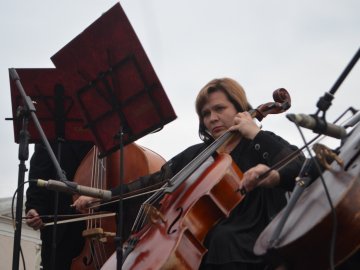 «Симфонія мого міста»: у центрі Луцька грали камерну музику. ФОТО