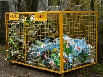 «Луцькспецкомунтранс» хоче 300 тисяч на контейнери для пластику