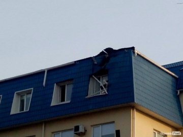 Стріляли із заднього двору консульства: подробиці вибуху в Луцьку