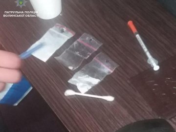 У Луцьку в «Спортлото» виявили чоловіка з наркотиками. ФОТО