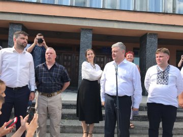 «Гордий своєю командою»: Порошенко представив кандидата від «ЄС» на 23-му окрузі Юрія Сковороду