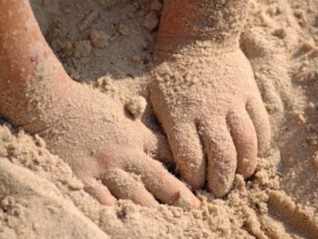 9-річний хлопчик загинув від обвалу піску