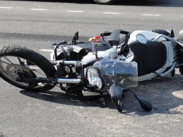 На Волині мотоцикліст збив неповнолітню