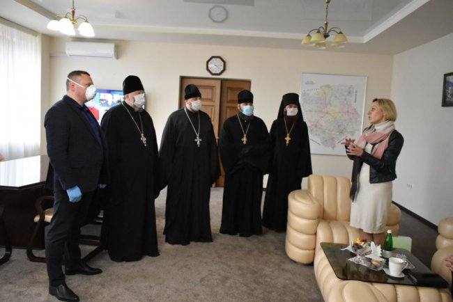 Погуляйко зустрівся із священниками УПЦ (МП), які передали допомогу від нардепа Новинського
