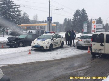 Аварія в Луцьку: BMW – без бампера, Opel  –  із побитим задом. ФОТО