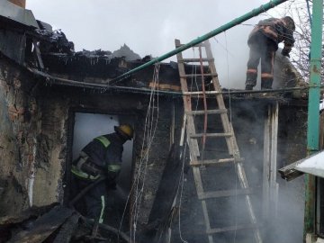 У Луцьку – пожежа в господарській будівлі. ФОТО