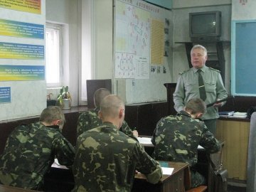 Військові викладачі мають пройти стажування в АТО, -  Полторак