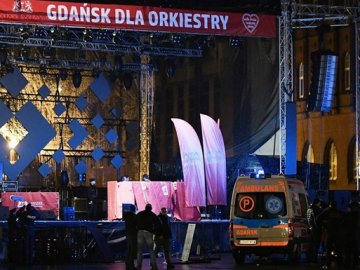 У Гданську  на сцені під час концерту поранили мера