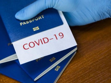 В Україні шахраї почали друкувати фальшиві паспорти про щеплення від коронавірусу