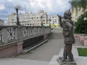 Злодій, який викрав скульптуру кликуна у Луцьку, сяде у тюрму