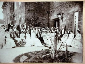 Князівське весілля в Олицькому замку понад століття тому. РЕТРОФОТО