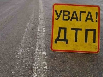 У Володимирі «ВАЗ» на швидкості вилетів на тротуар: є постраждалі