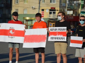 «Жыве Беларусь»: у Луцьку відбулась акція на підтримку білорусів. ФОТО. ВІДЕО